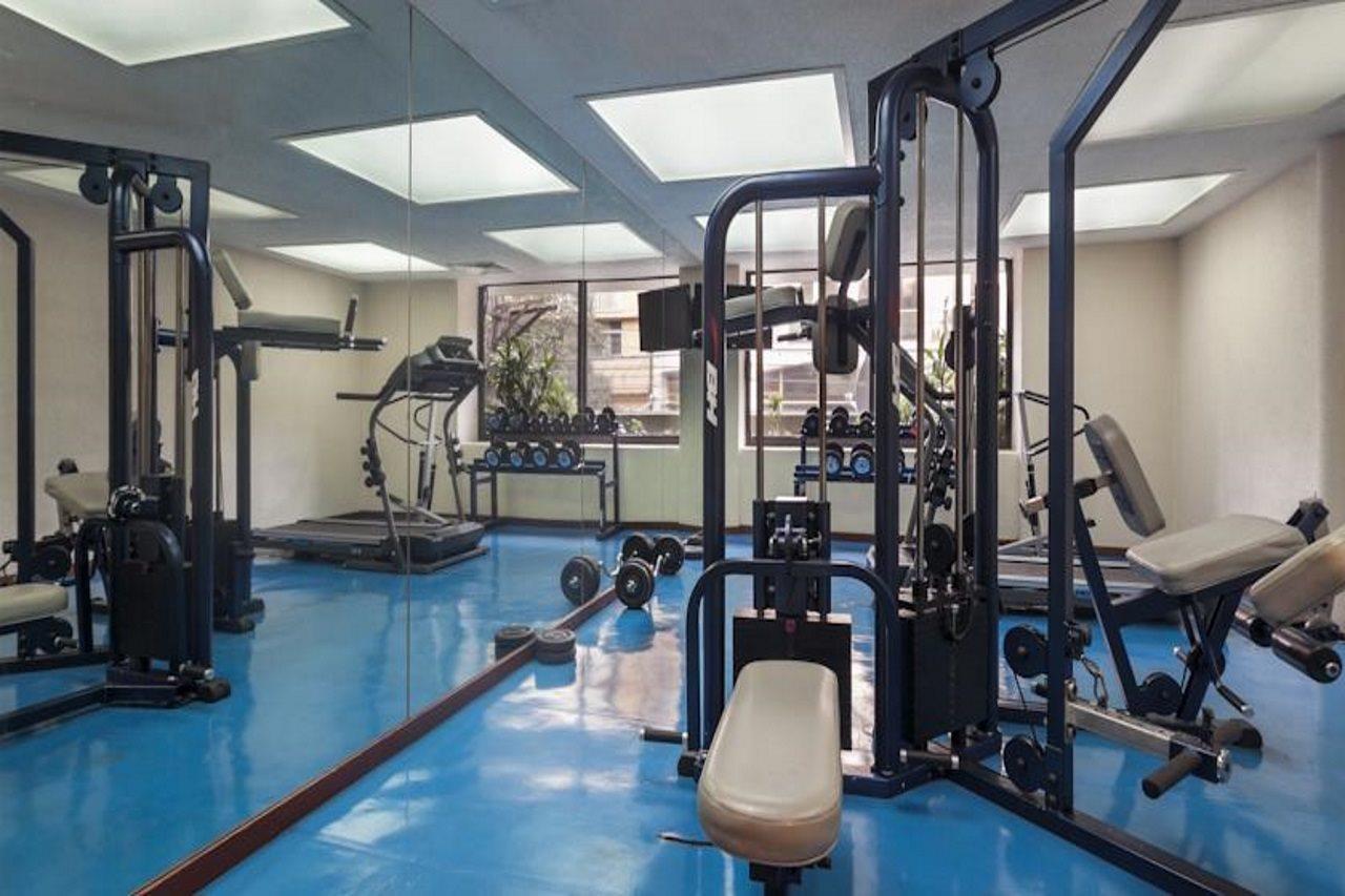 الشقق الفندقية مدينة مكسيكوفي  إكس سويتس سان مارينو المرافق الصورة The gym at the hotel