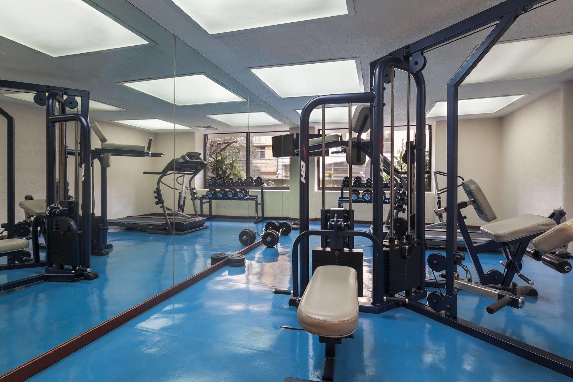 الشقق الفندقية مدينة مكسيكوفي  إكس سويتس سان مارينو المظهر الخارجي الصورة The gym at the hotel